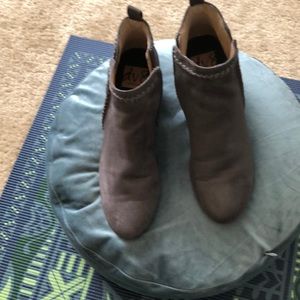 darker tan very stylish boots